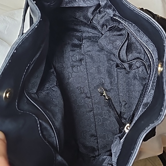 Michael Kors Large Hamilton Saffiano Bag - Picture 12 of 15